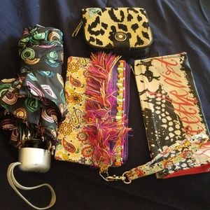 Lot of wallet and umbrella